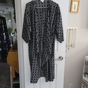 LuLaRoe Shirley Waterfall Front Black and White Plaid Kimono- Lg
